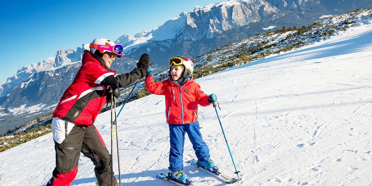 Kinder lernen skifahren